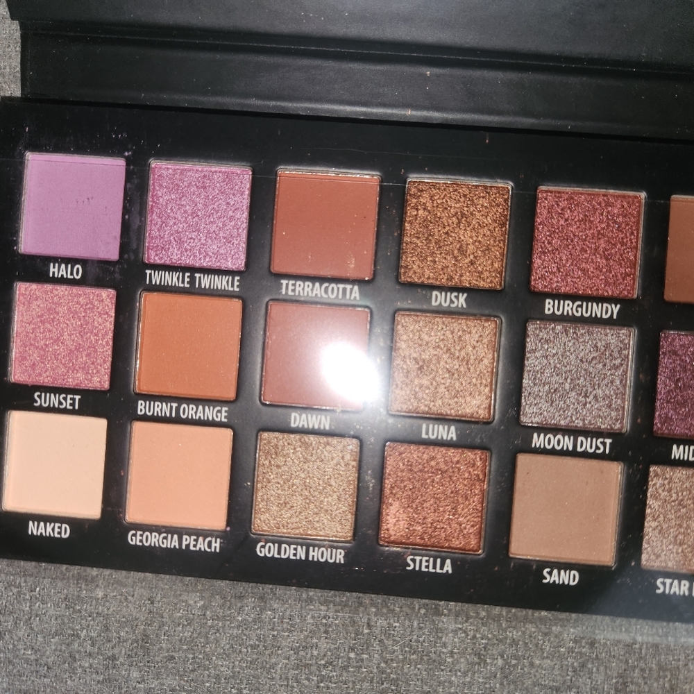 KAB Cosmetics Day & Night Eyeshadow Pallette - Picture 4 of 7